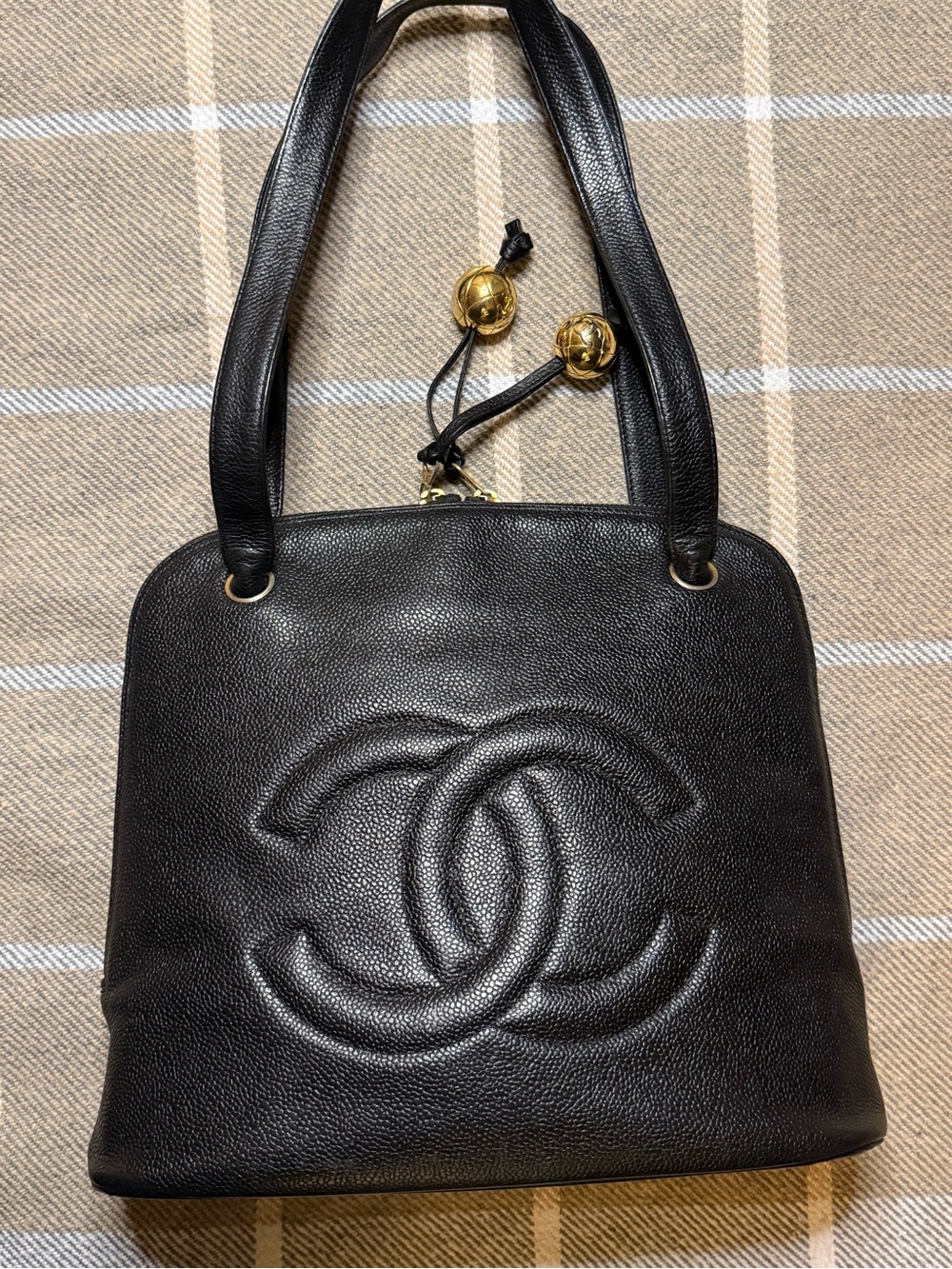 Vintage Chanel Black Caviar Leather Shoulder Bag with Gold-Tone Accents 🔥